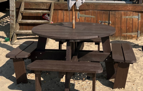 Round Recycled Plastic Picnic Table in Brown with a Parasol