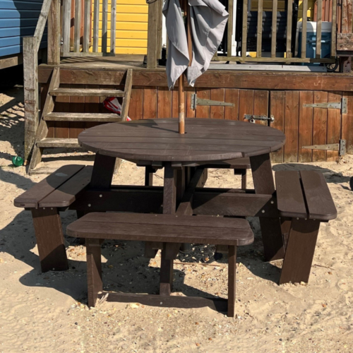 Round Recycled Plastic Picnic Table in Brown with a Parasol